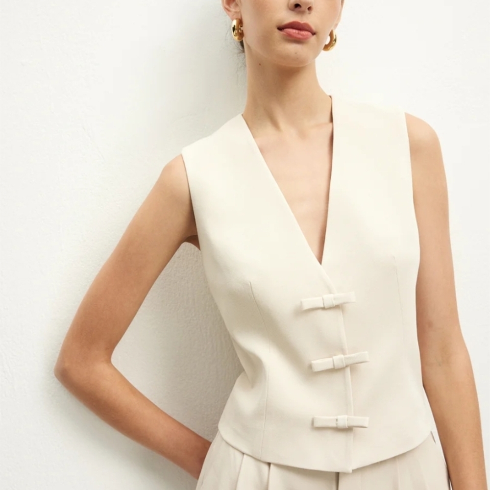 Commense Knotted Sleeveless Shorts Set - Picture 2 of 4